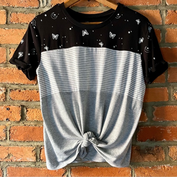 No Boundaries tie-front butterflies & cosmos t-shirt, size M - Picture 3 of 8